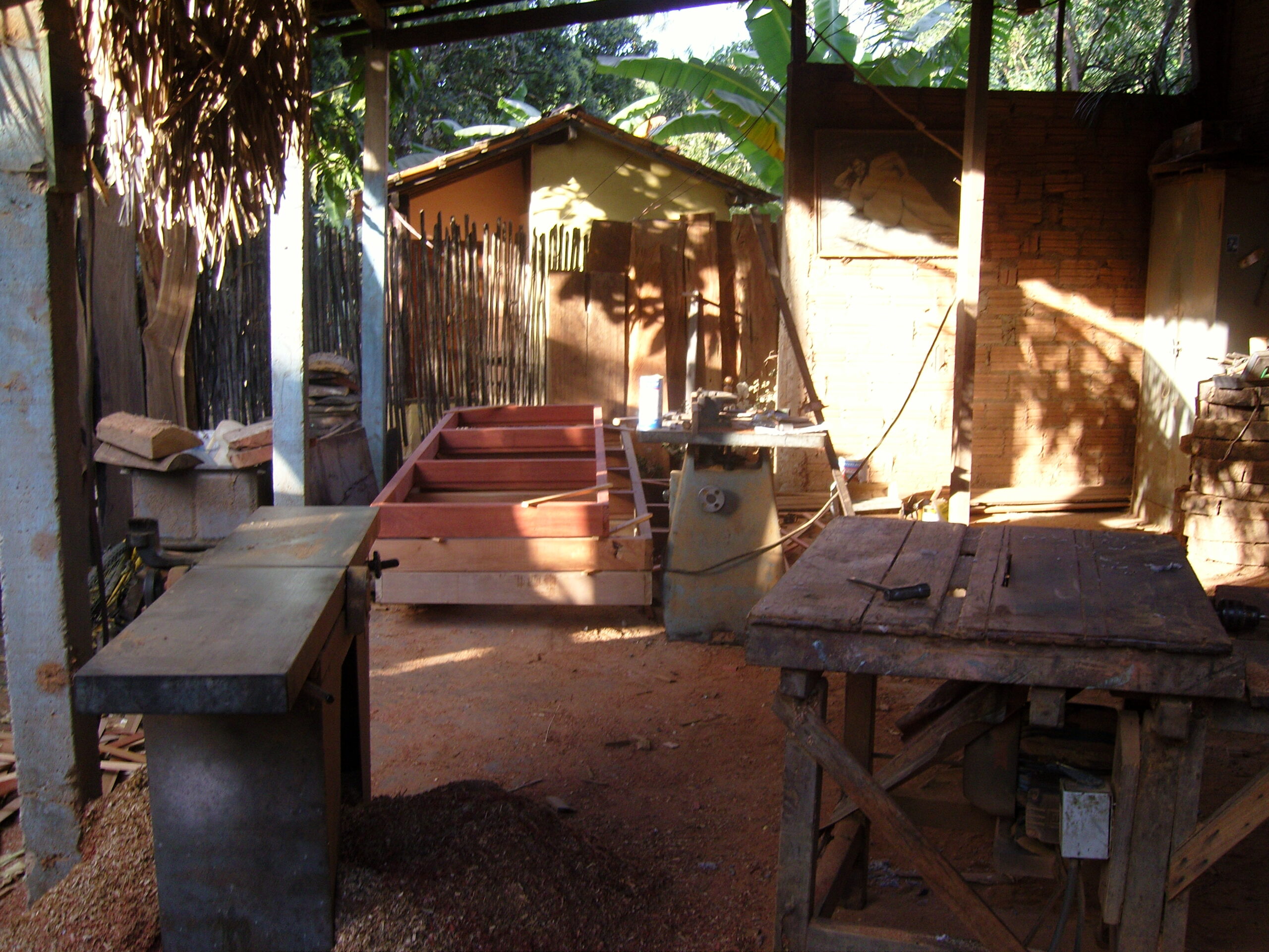 01-Satyendra-Pakhale-Brazil-Trip-Pedu-making-chair