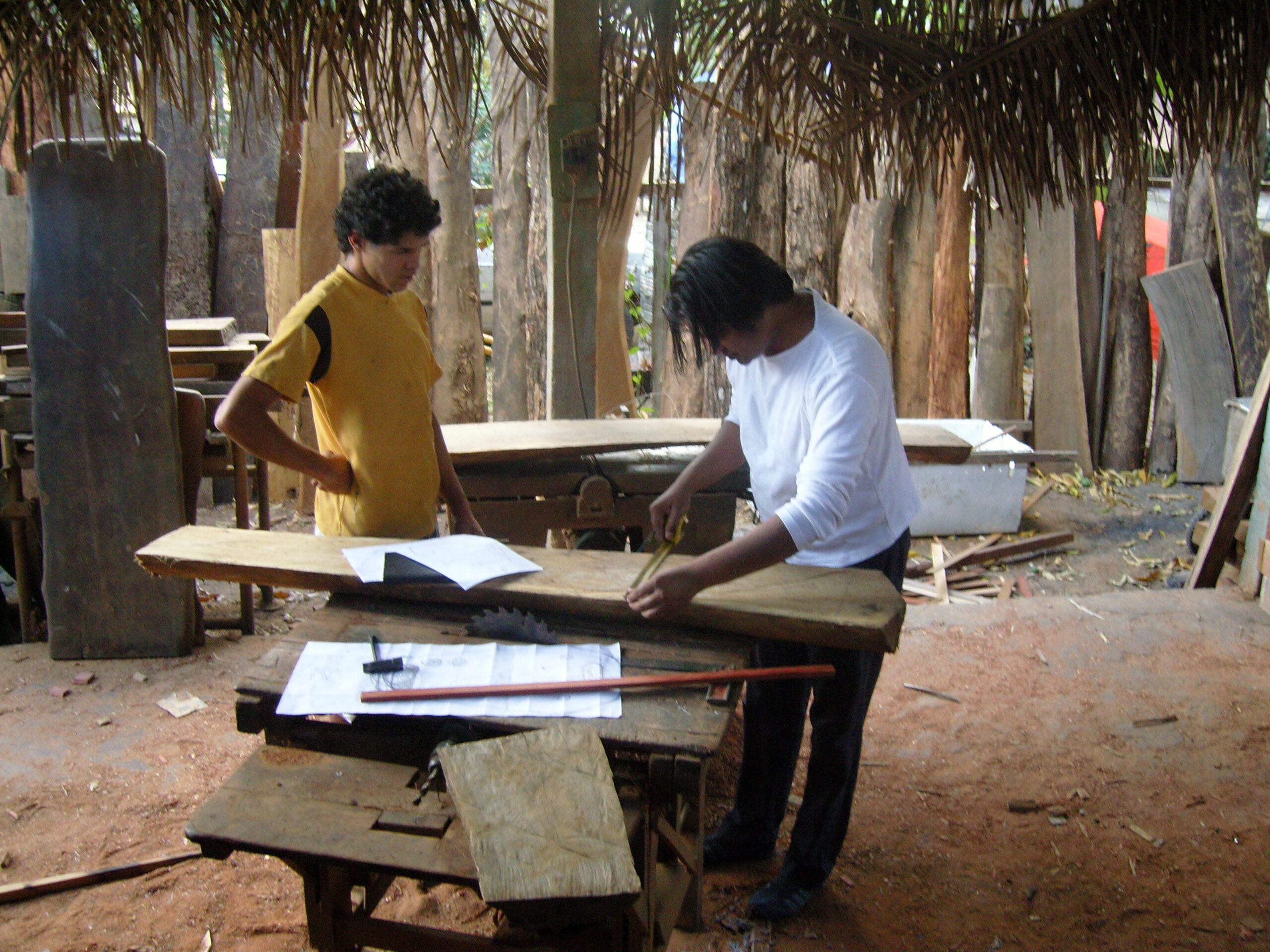 02-Satyendra-Pakhale-Brazil-Trip-Pedu-making-chair