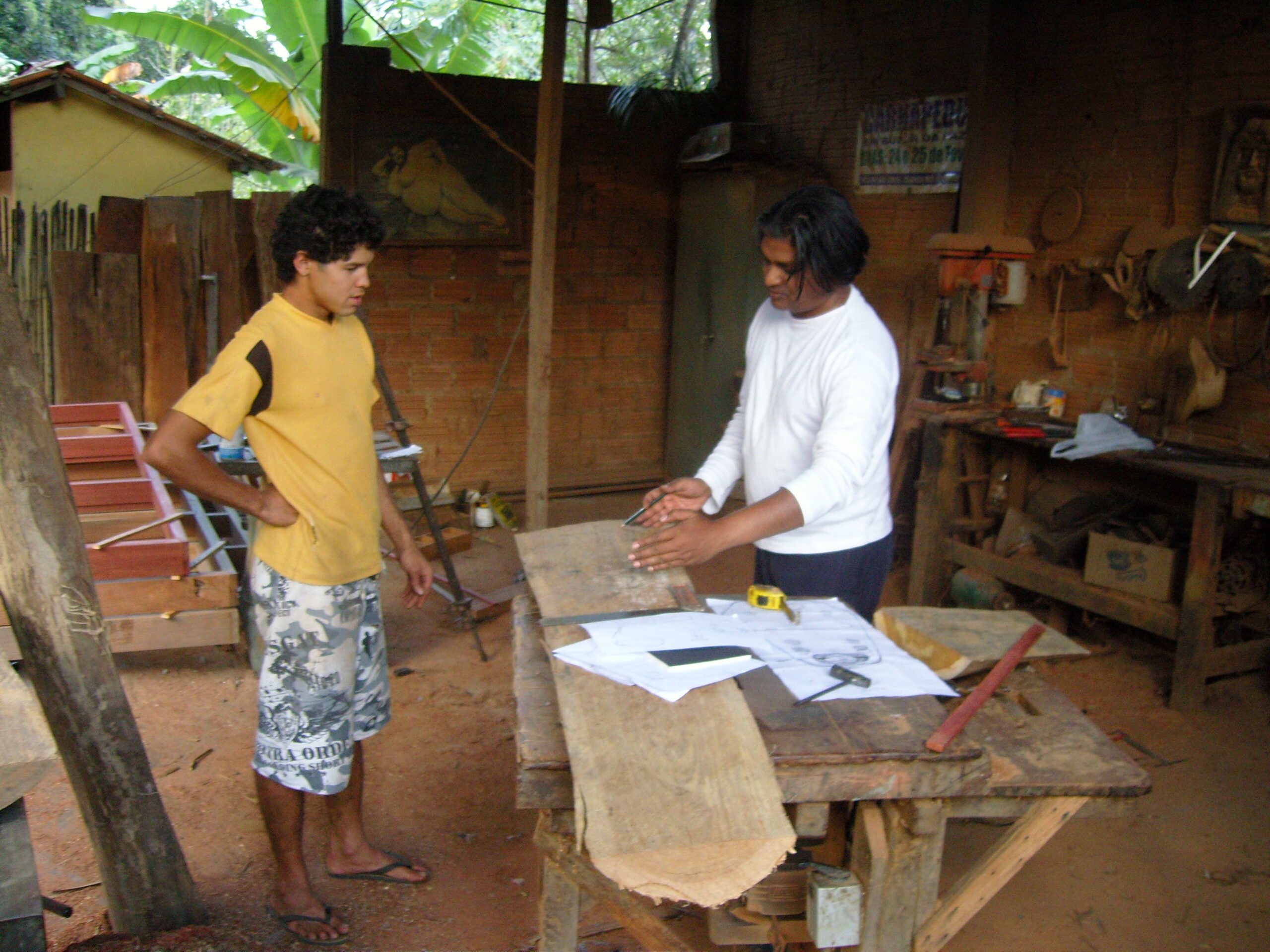 03-Satyendra-Pakhale-Brazil-Trip-Pedu-making-chair