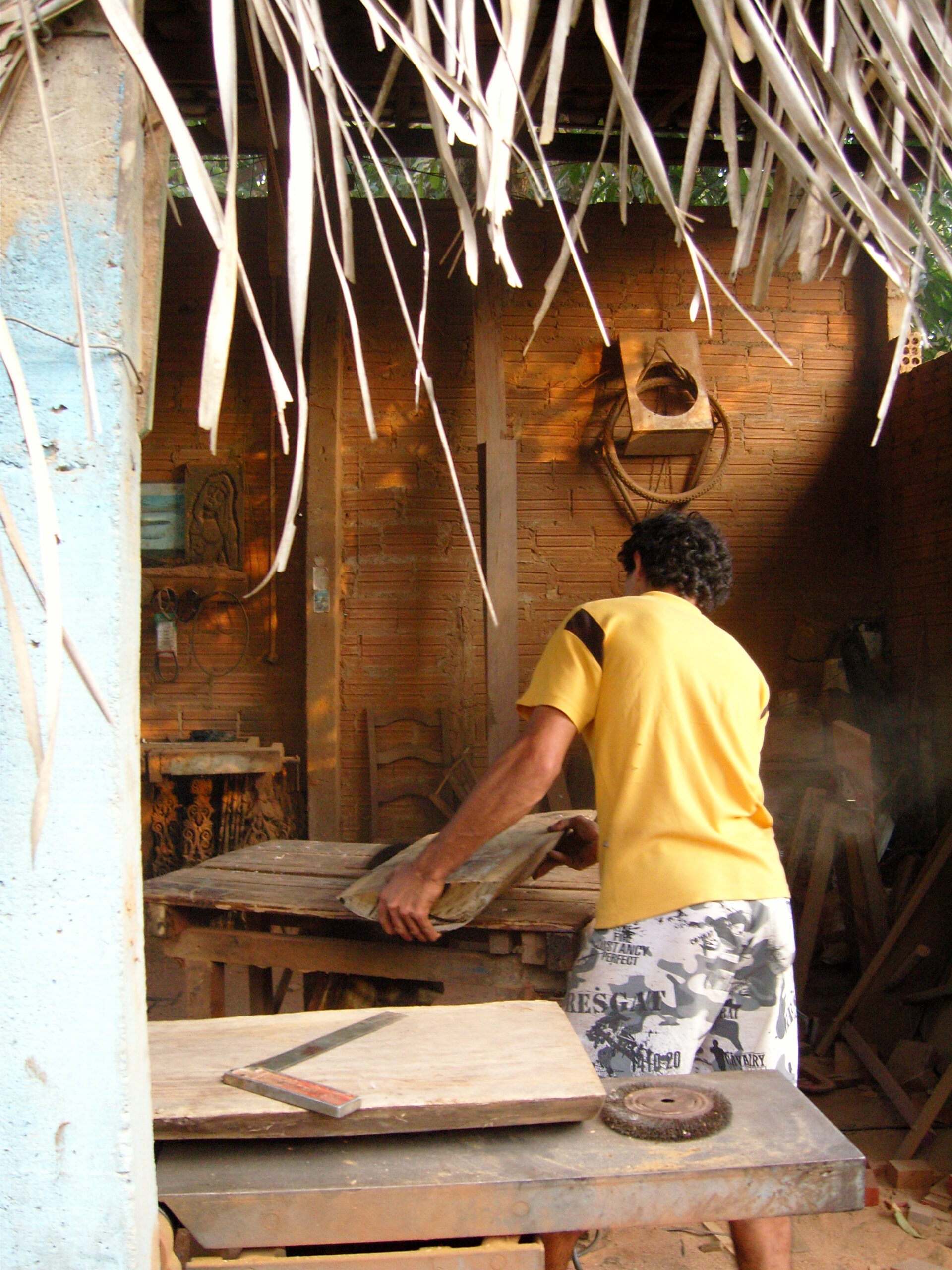 04-Satyendra-Pakhale-Brazil-Trip-Pedu-making-chair