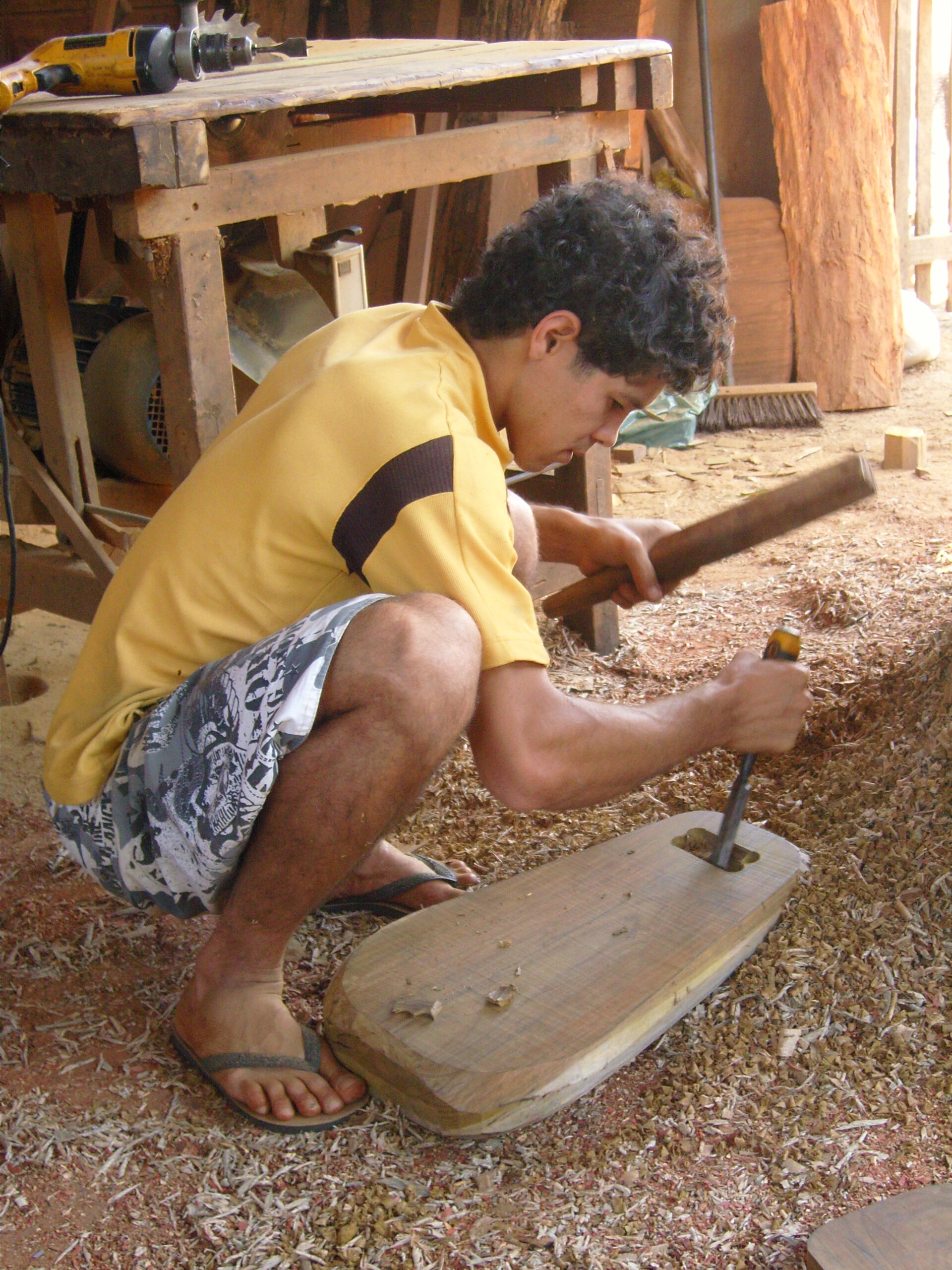 05-Satyendra-Pakhale-Brazil-Trip-Pedu-making-chair