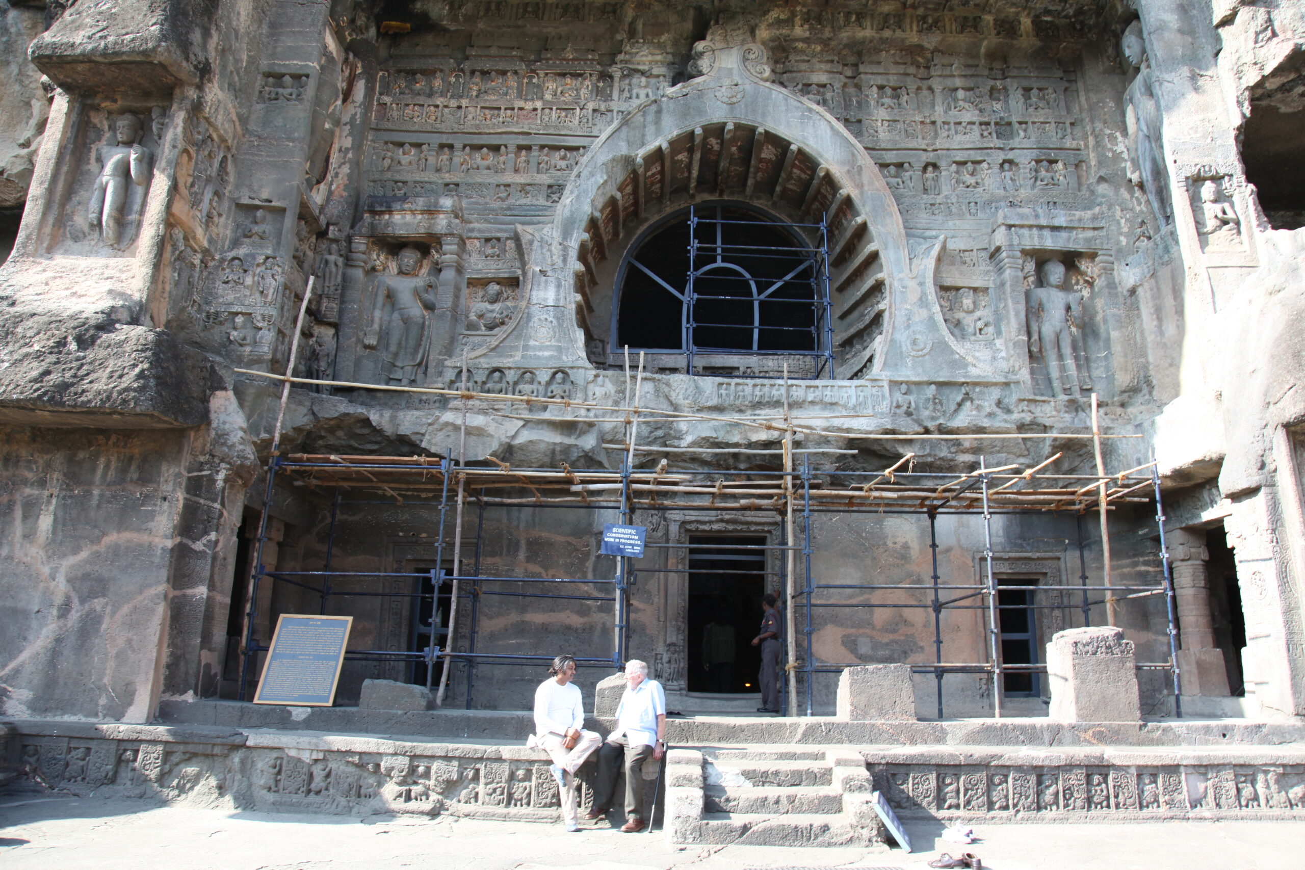 20091231-Satyendra-Pakhale-and-Walter-Spink-at-Ajanta-01