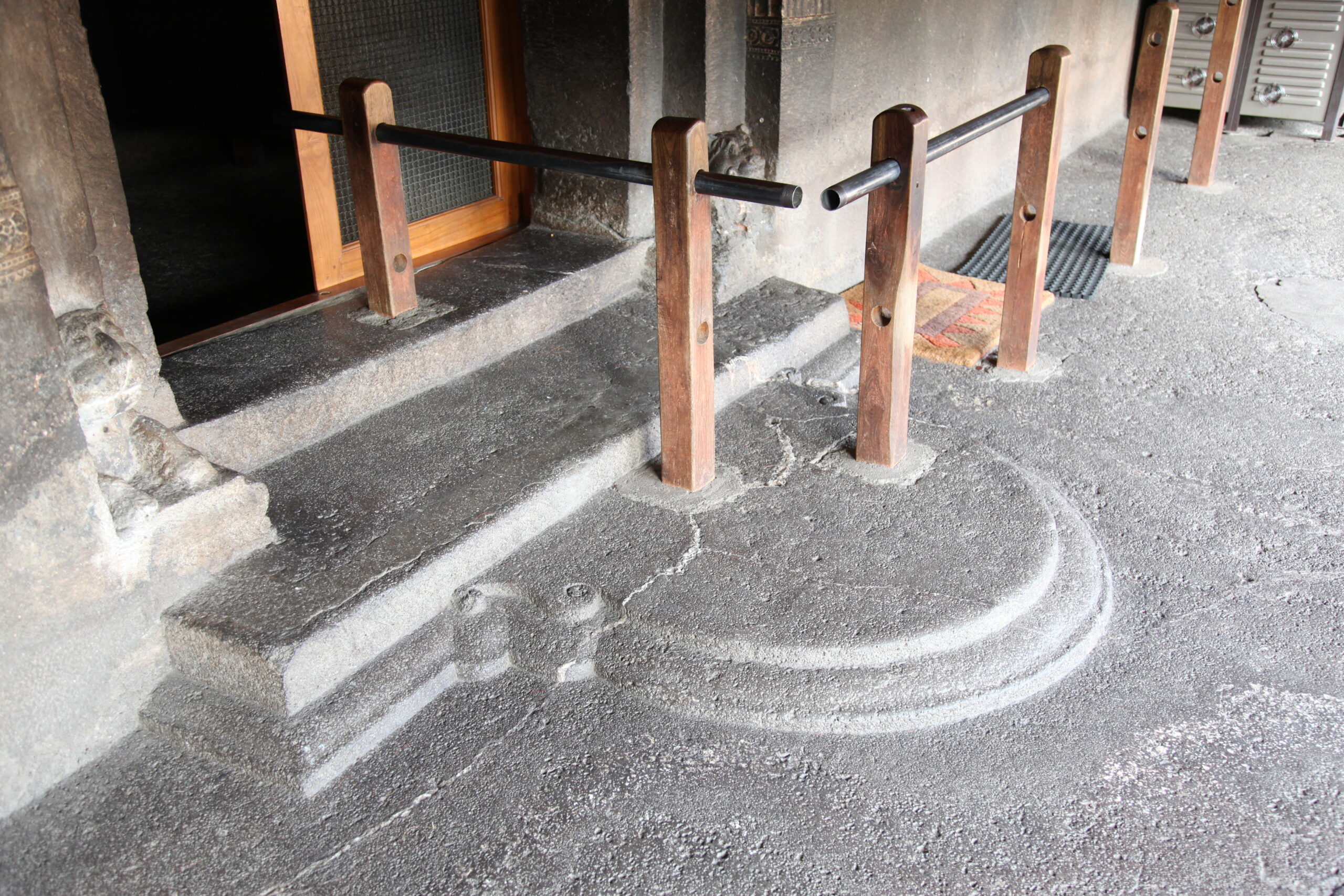 20091231-Satyendra-Pakhale-visit-at-Ajanta-04