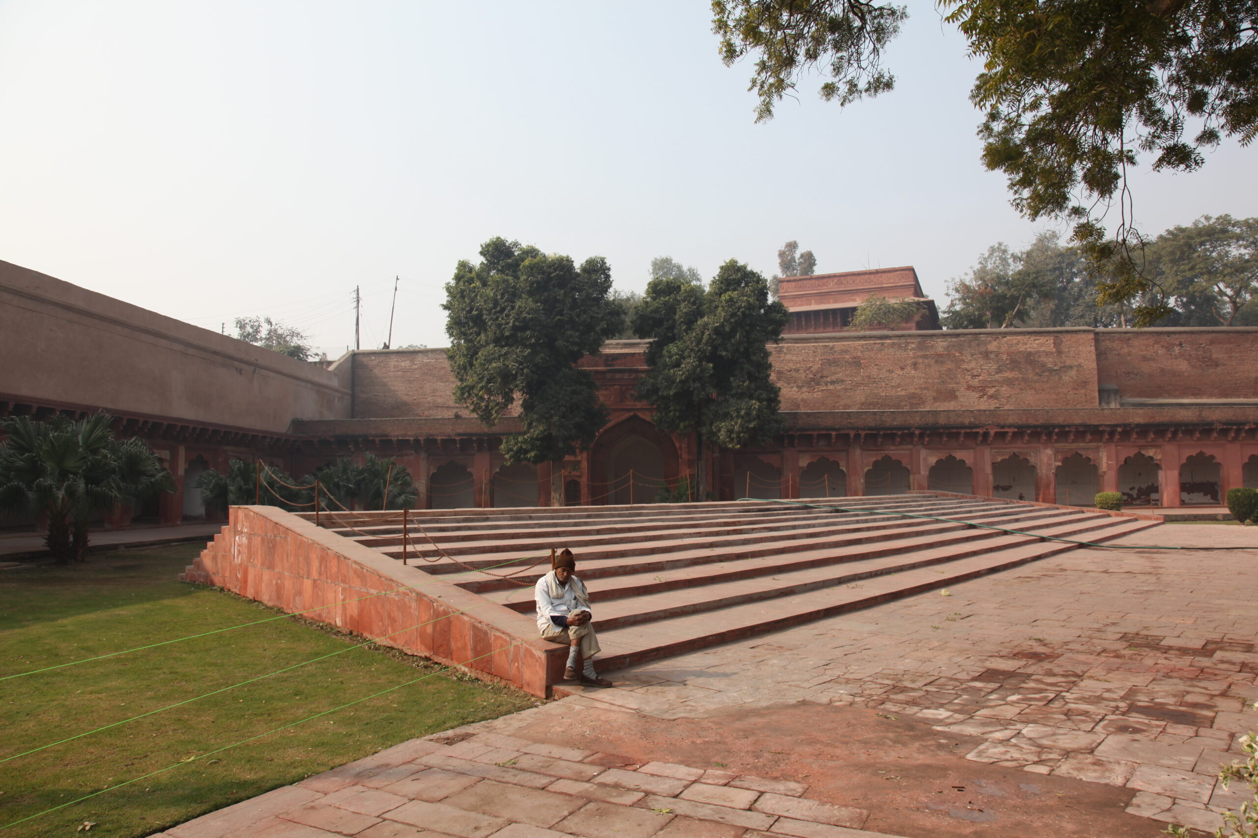 20101128-Satyendra-Pakhale-at-FatepurSikiri-Agra-03